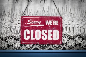 Schild „Sorry, we‘re closed!“